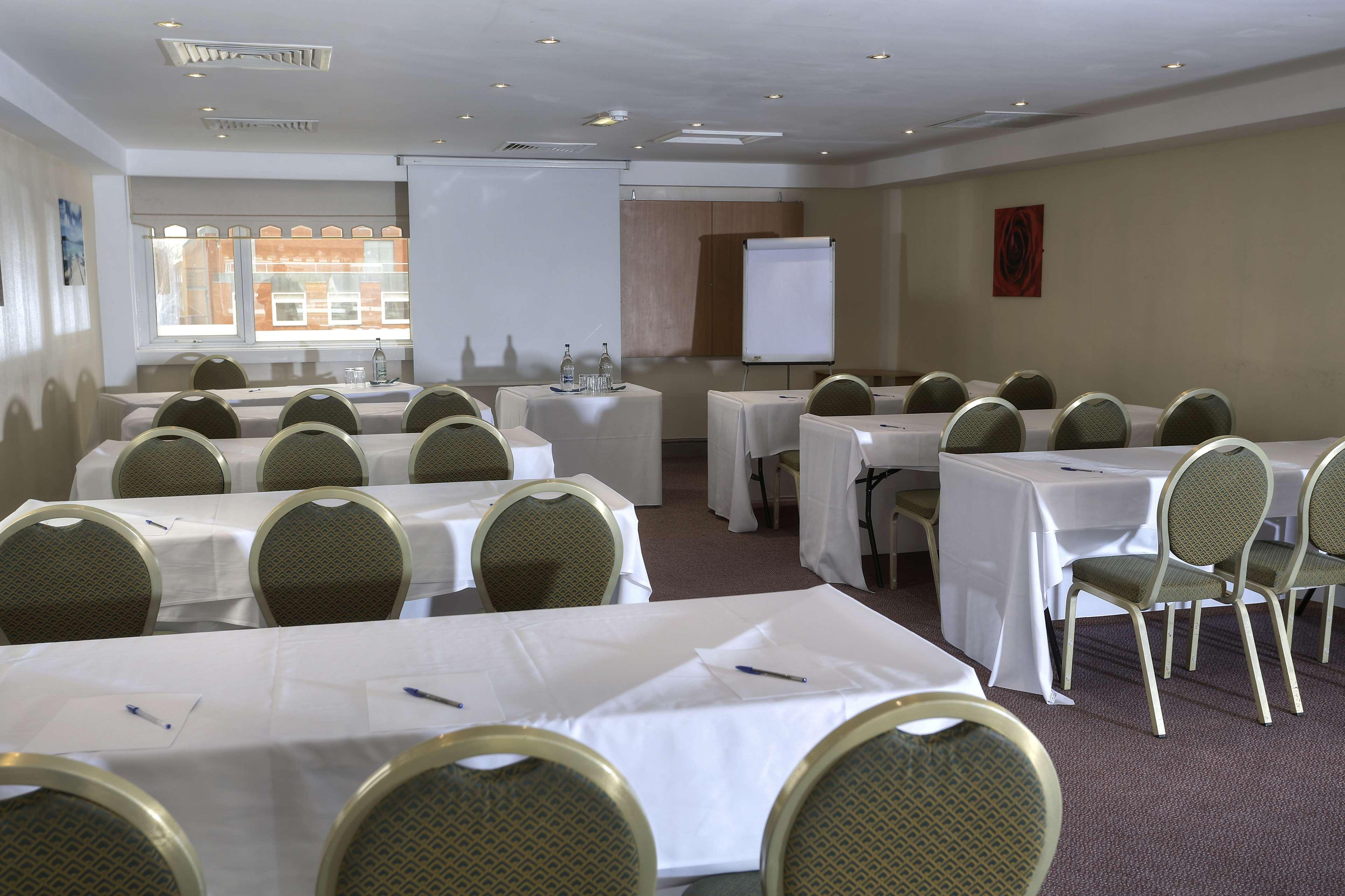 Cresta Court Hotel Altrincham Ngoại thất bức ảnh