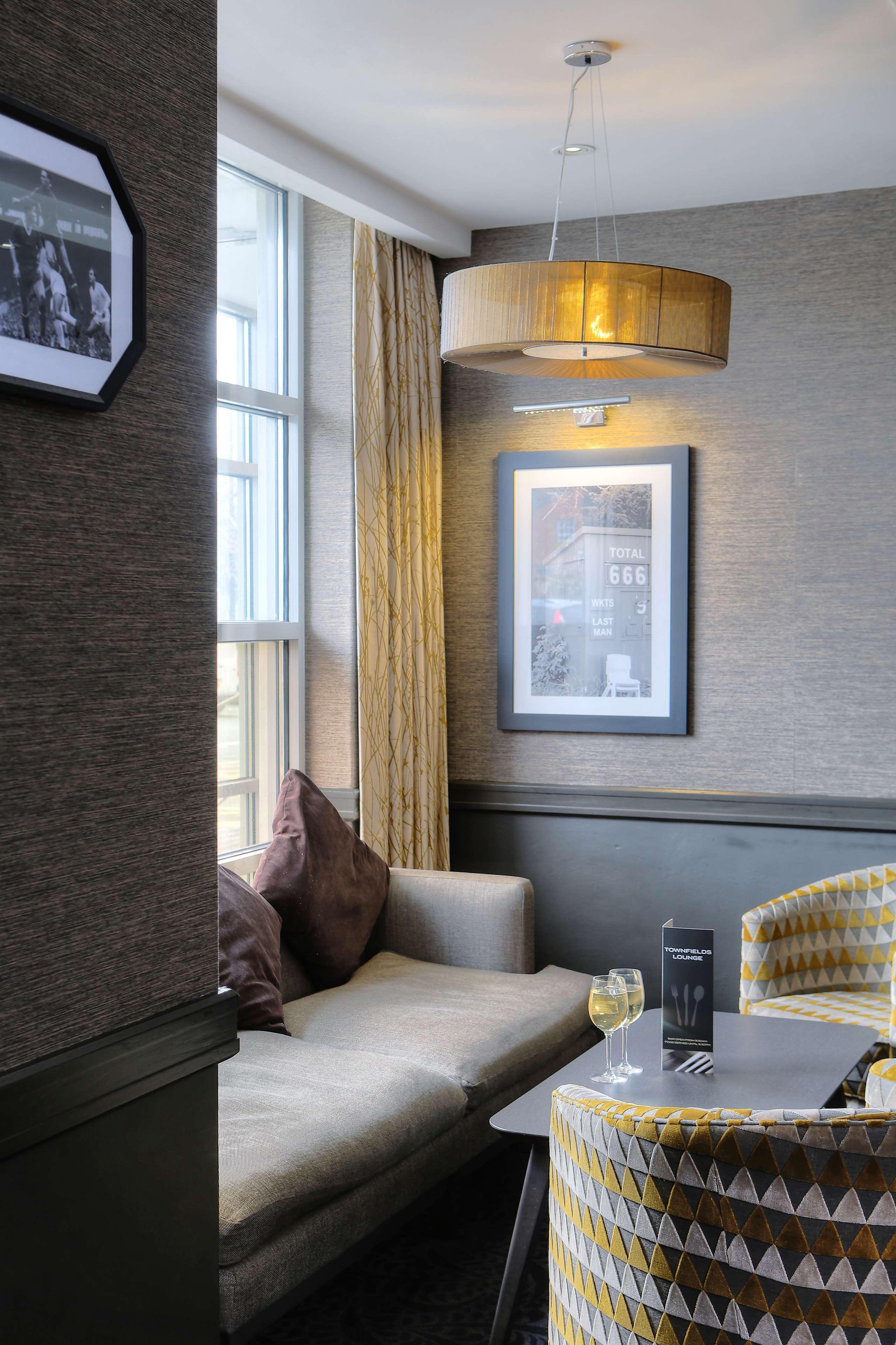 Cresta Court Hotel Altrincham Ngoại thất bức ảnh