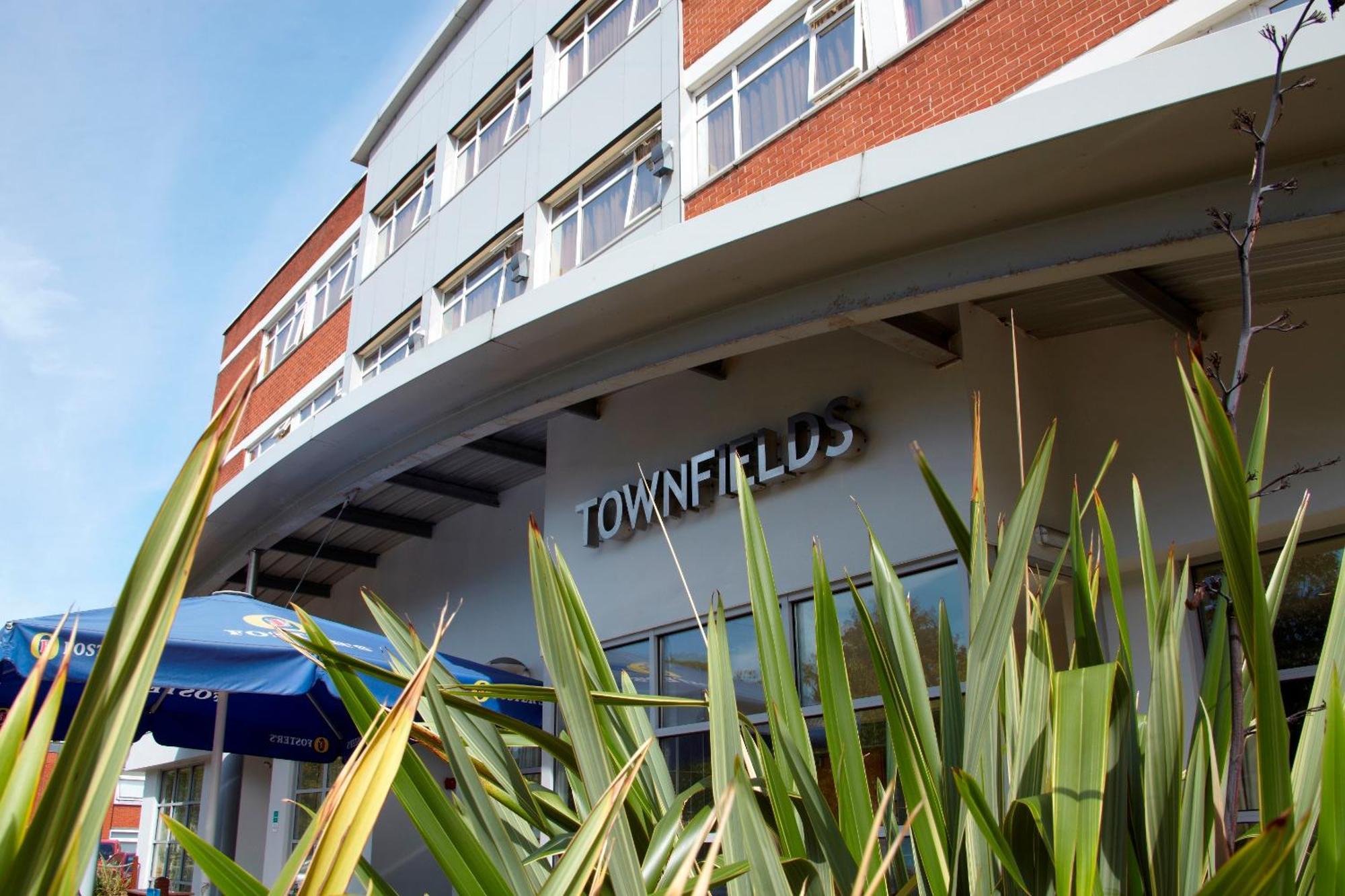 Cresta Court Hotel Altrincham Ngoại thất bức ảnh