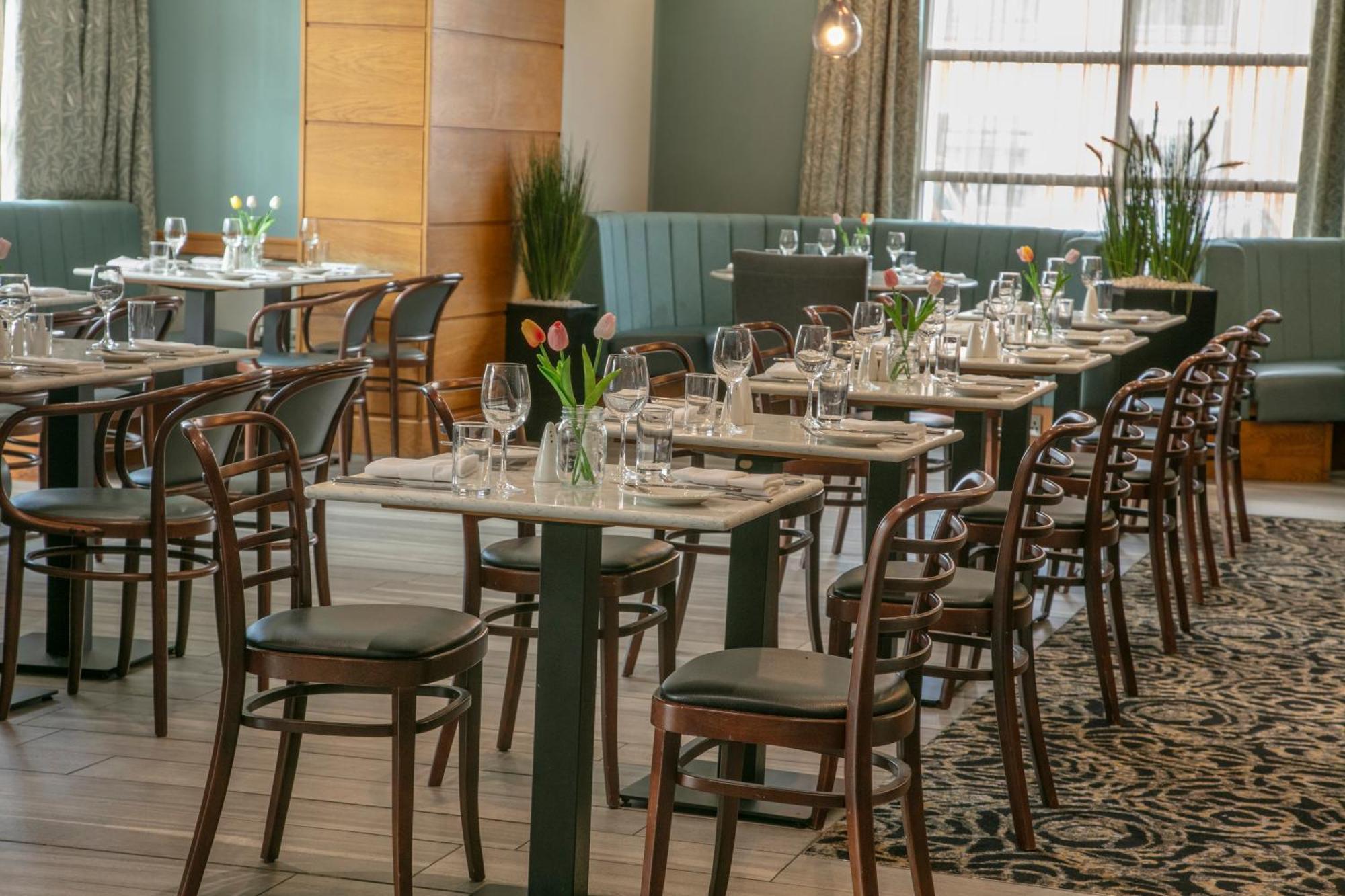 Cresta Court Hotel Altrincham Ngoại thất bức ảnh