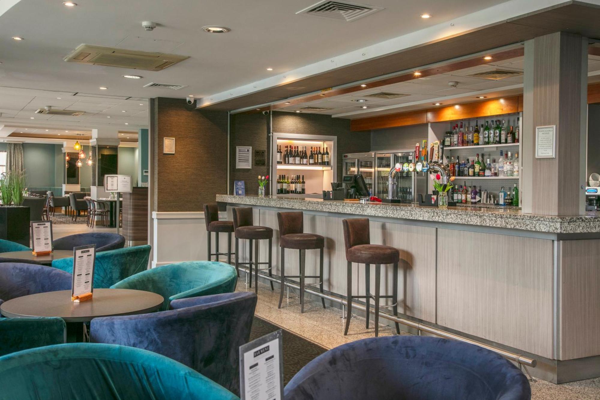 Cresta Court Hotel Altrincham Ngoại thất bức ảnh