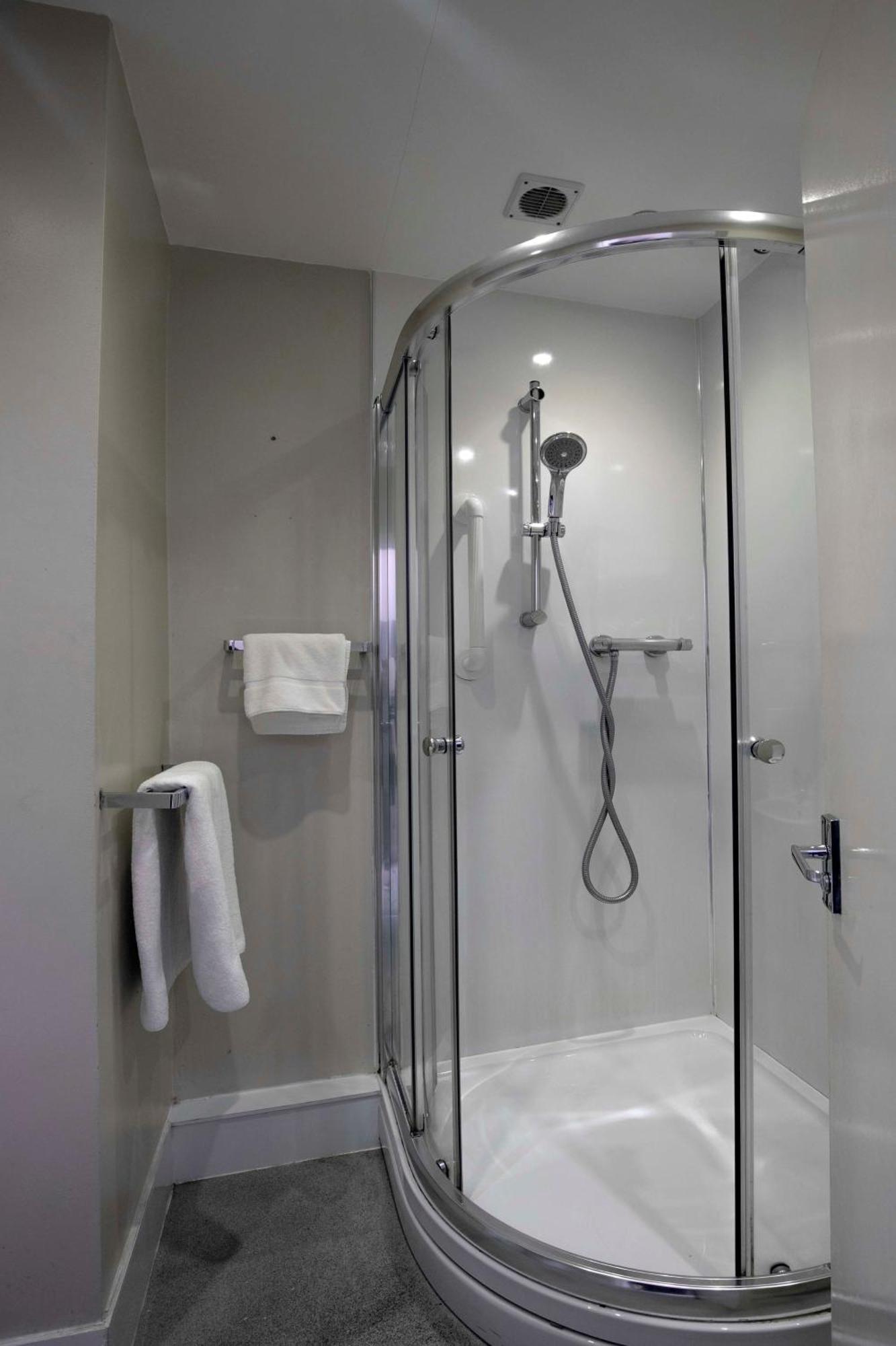 Cresta Court Hotel Altrincham Ngoại thất bức ảnh