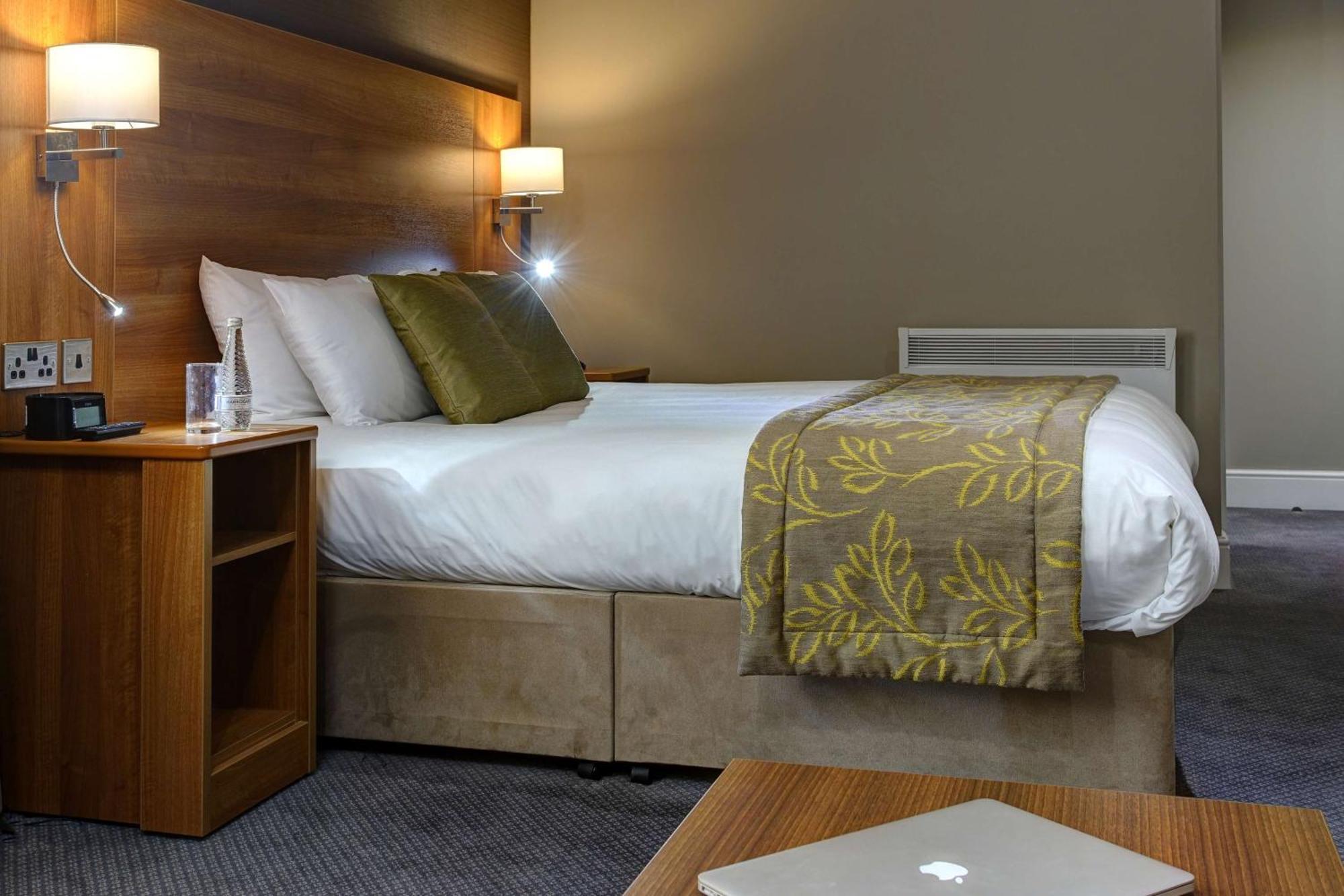 Cresta Court Hotel Altrincham Ngoại thất bức ảnh