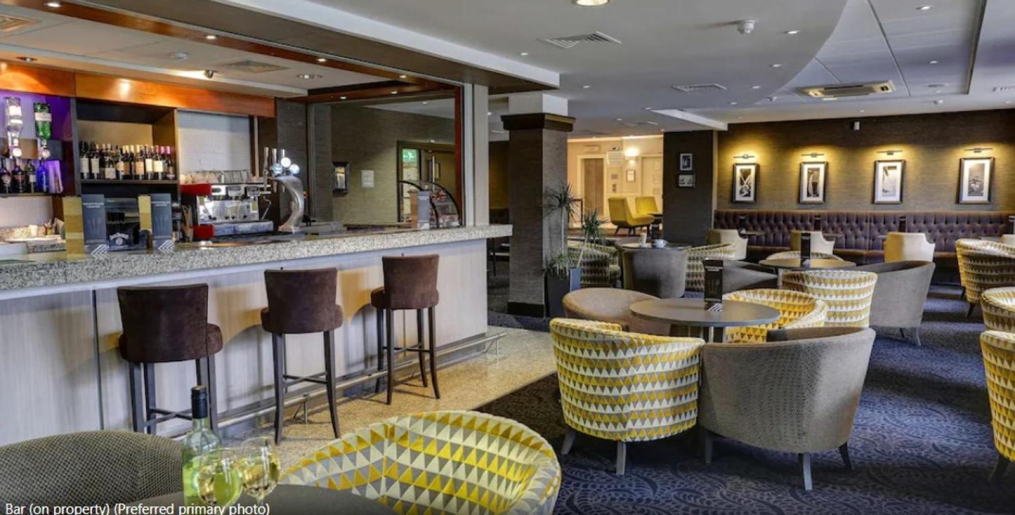 Cresta Court Hotel Altrincham Ngoại thất bức ảnh