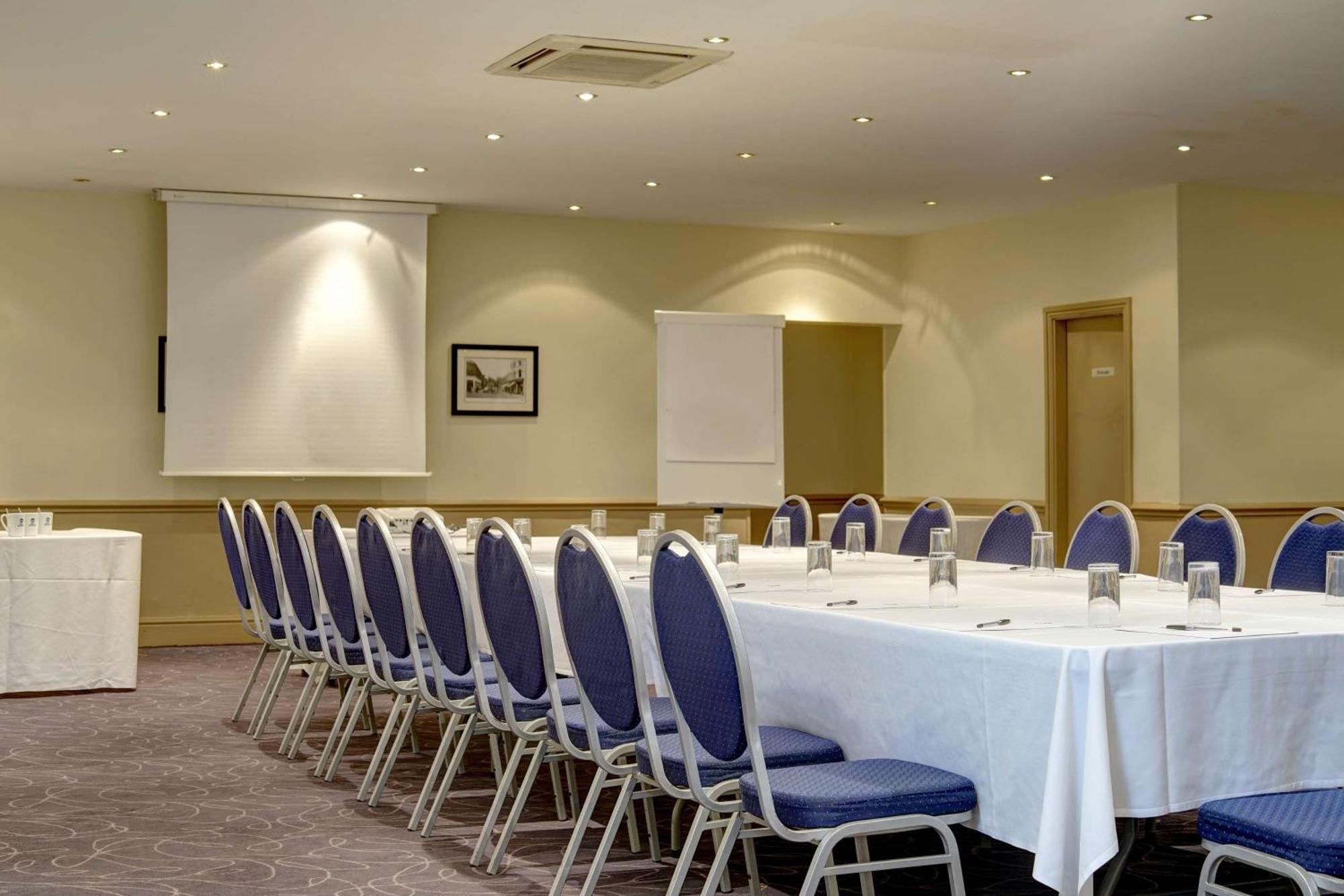 Cresta Court Hotel Altrincham Ngoại thất bức ảnh