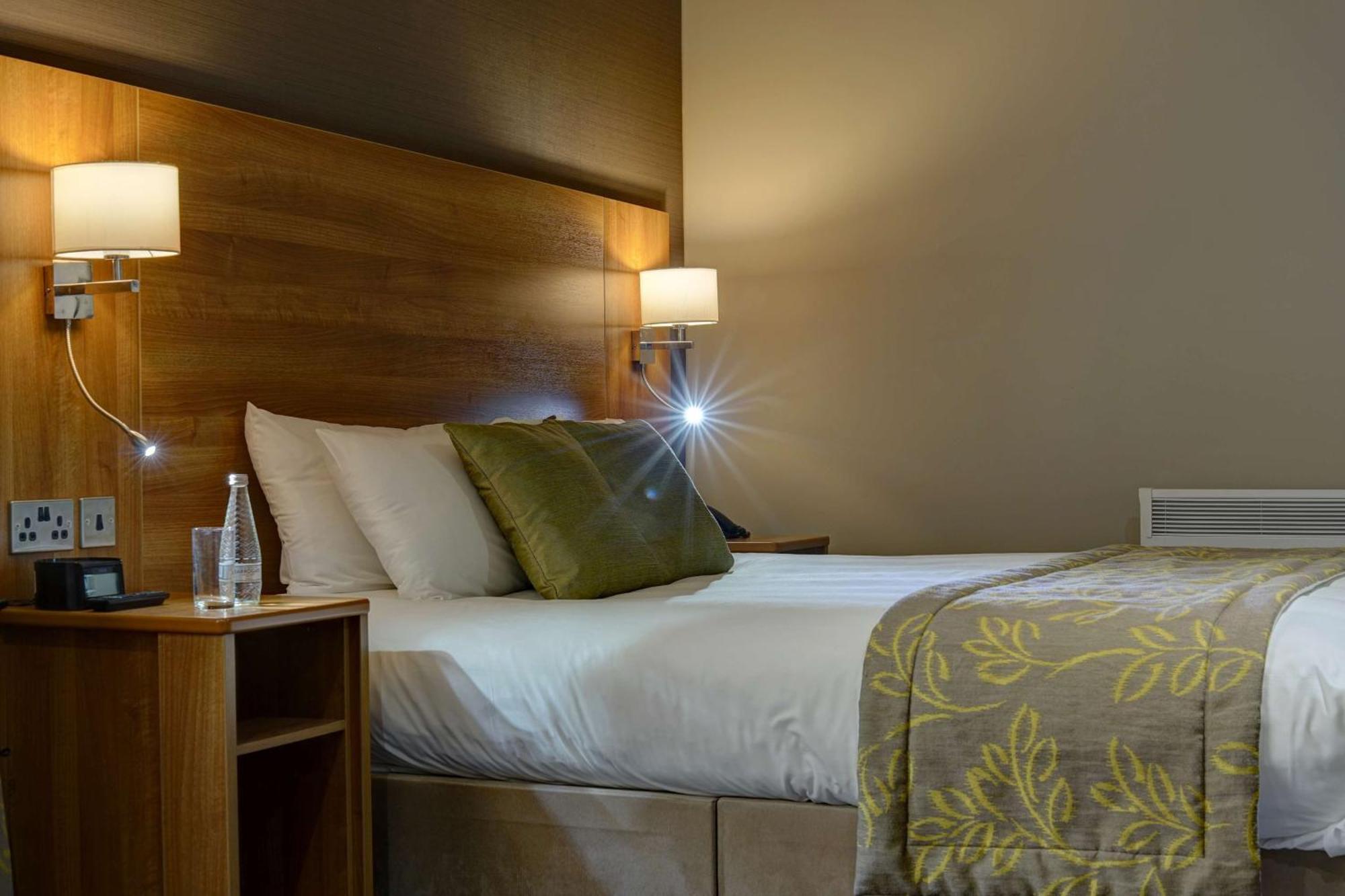 Cresta Court Hotel Altrincham Ngoại thất bức ảnh