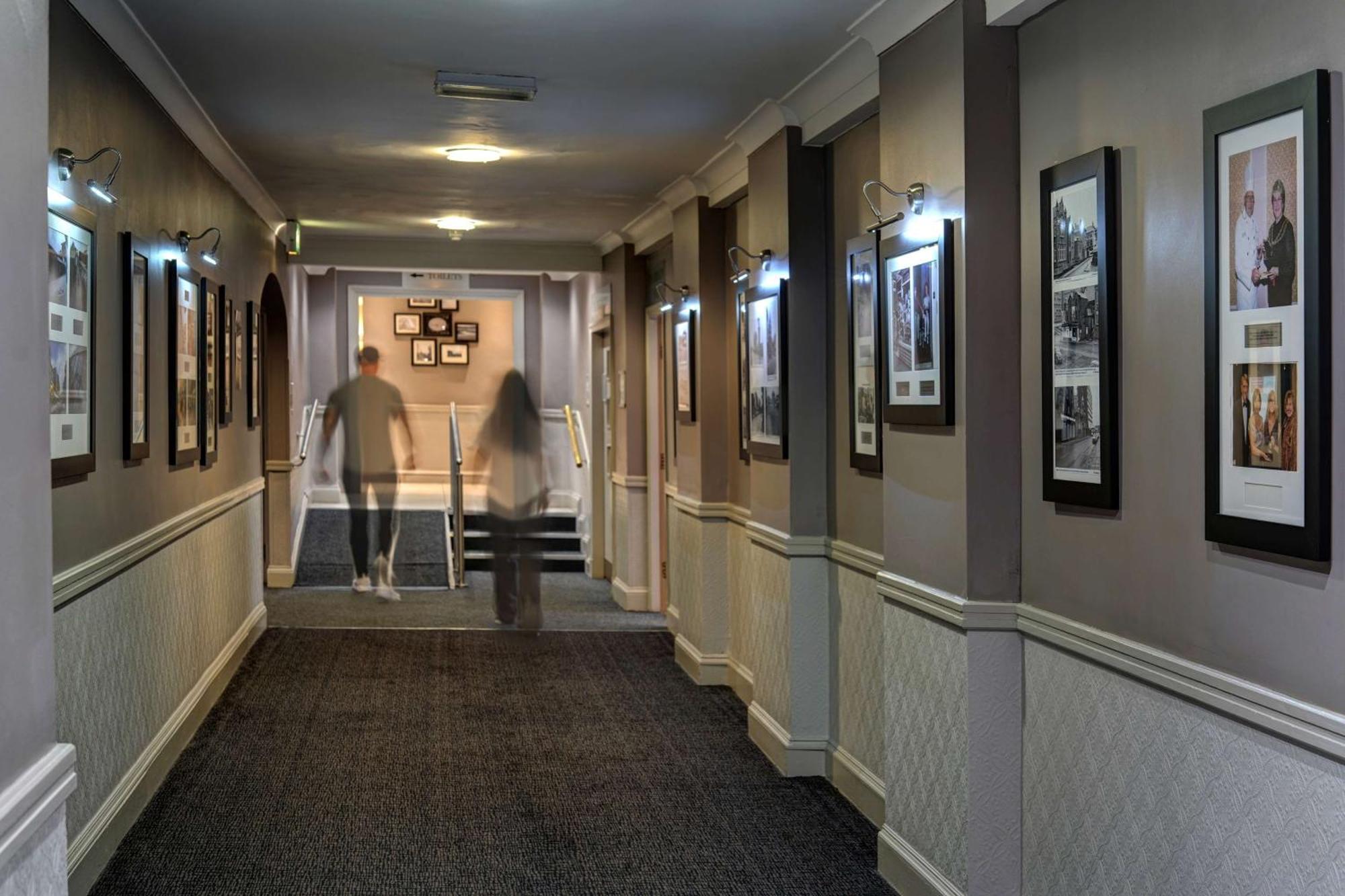 Cresta Court Hotel Altrincham Ngoại thất bức ảnh